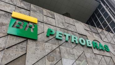 Depois de 57 dias, Petrobras anuncia novo aumento da gasolina