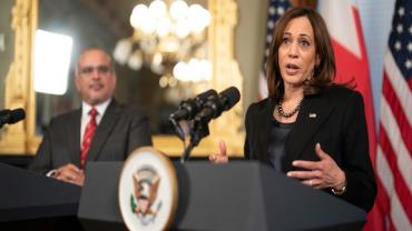 Kamala Harris acusa Rússia de crime de guerra e pede investigação