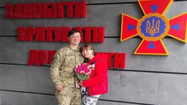 Socorrista e soldado ucranianos se casam em meio à guerra