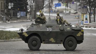 Putin exige desarmamento de grupos "nacionalistas" ucranianos em Mariupol