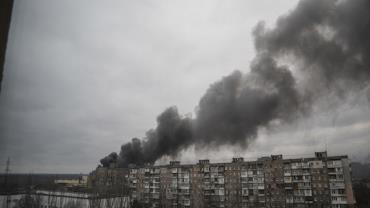 Rússia ataca último foco de resistência na cidade de Mariupol