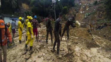 Vítimas de enchentes em PE receberão auxílio emergencial de R$ 1,5 mil