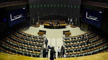Câmara dos Deputados analisa projeto para devolver R$ 50 bi na conta de luz