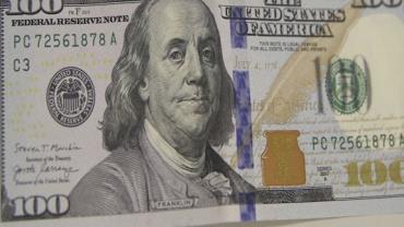Dólar sobe para R$ 5,13 à espera de juros no Brasil e nos EUA