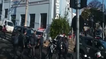 Homem esfaqueia e mata três pessoas em ônibus na cidade de Piracicaba
