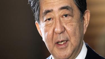 Bolsonaro decreta luto oficial de três dias por morte de ex-primeiro-ministro japonês
