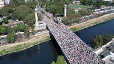 Marcha para Jesus mobiliza milhares de pessoas em SP