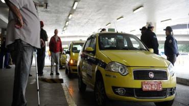 Auxílio para taxistas começa a ser pago em agosto