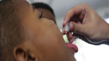 Ministério da Saúde inicia vacinação contra a poliomielite e outras doenças