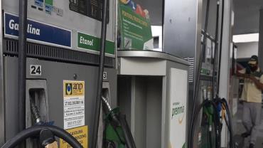 Ação contra fraude notifica cinco postos de combustível no DF