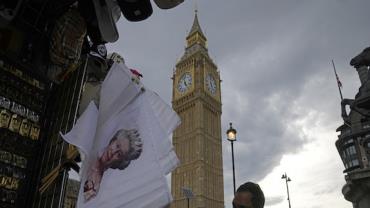 Londrinos se reúnem para despedida da rainha Elizabeth II