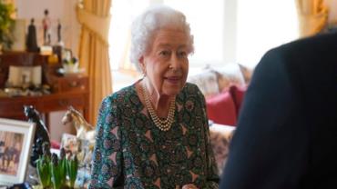 Corpo da rainha Elizabeth II é velado no Palácio de Buckingham