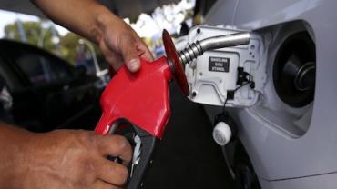 Preço médio da gasolina cai pela 13ª semana seguida