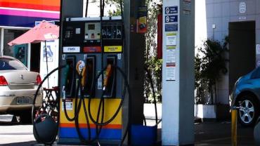 Preço da gasolina no Brasil está abaixo da média mundial