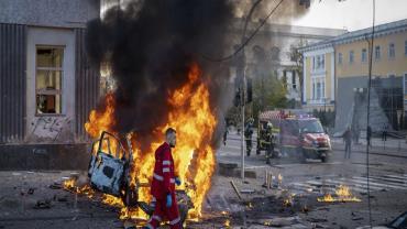 Kiev volta a ser bombardeada pela Rússia