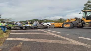 Rodovias do país seguem bloqueadas por caminhoneiros