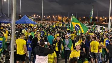 Manifestantes decidem passar a noite em frente ao QG do Exército no DF