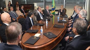 Lula participa de encontro com ministros do STF