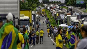 Estradas federais têm 11 interdições e sete bloqueios, diz PRF