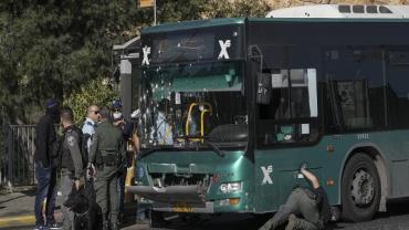 Explosões nos arredores de Jerusalém matam uma pessoa e deixam dezenas feridas