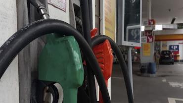 Preço médio da gasolina registra queda de 0,4%, diz ANP