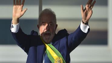 Em seu primeiro dia como presidente, Lula assina 52 decretos e 4 MPs