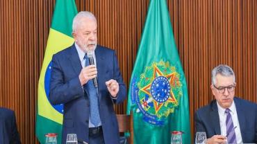 Lula dispensa 13 ministros para tomarem posse no Congresso