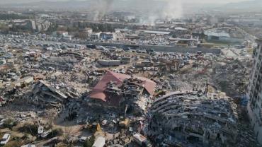 Mortes causadas por terremoto na Turquia e na Síria passam de 20 mil