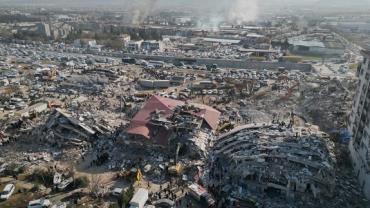 Voo da FAB traz ao Brasil 17 sobreviventes de terremoto na Turquia