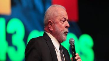 Emocionado, Lula relembra do início do PT no aniversário do partido