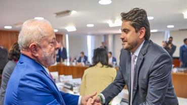 Juscelino Filho segue no governo após encontro com Lula