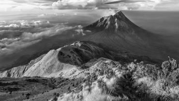 Vulcão Merapi entra em erupção na Indonésia