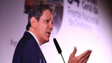 Haddad afirma que governo trabalha para combater a inflação