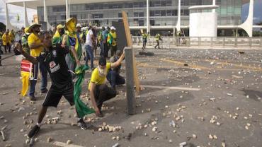 Moraes e Toffoli votam por tornar réus 100 acusados por atos golpistas