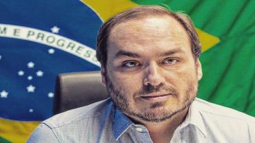 Laudo aponta 'rachadinha' em gabinete do vereador Carlos Bolsonaro