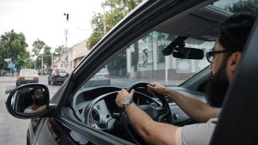 RS: Bebê é atropelado por carro enquanto engatinhava em rua