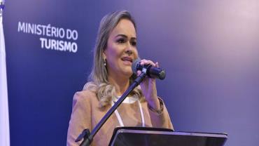 Lula mantém ministra do Turismo no cargo