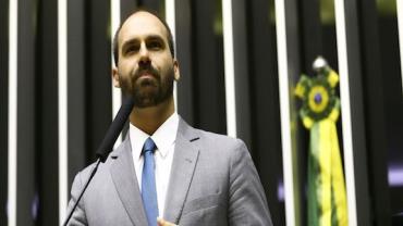 Ministro determina à PF que analise falas de Eduardo Bolsonaro contra professores