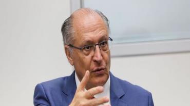 "Só faltam escandalosos juros caírem", defende Alckmin