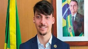 Filho mais novo de Bolsonaro é alvo de operação da Polícia Civil do DF