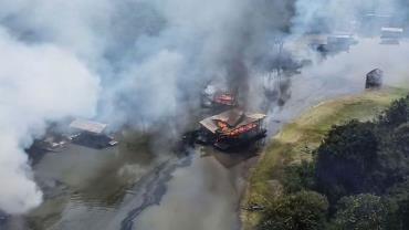 PF queima 302 balsas de garimpo no Rio Madeira, no Amazonas