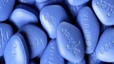 Homem é hospitalizado por ficar com ereção por três dias após abusar de Viagra