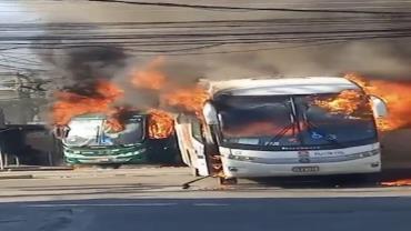 Criminosos incendeiam ônibus na zona oeste do Rio