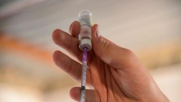 Vacina da chikungunya induz resposta imune em 98,8% dos vacinados
