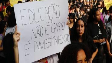 MEC pede 2,4 mil horas de formação básica no ensino médio