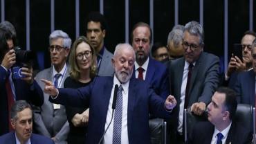 Lula destaca "fotografia histórica" da reforma tributária