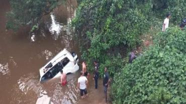 Cinco pessoas da mesma família morrem após carro cair em rio em Rondônia