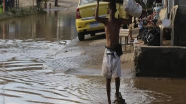 Moradores de áreas atingidas por chuvas, no Rio, temem nova tempestade