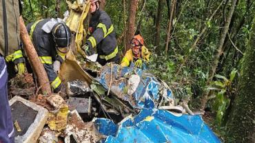 Avião com 2 pessoas a bordo cai na região do ABC Paulista