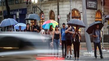 São Paulo e Rio têm alerta vermelho para fortes chuvas e ventos